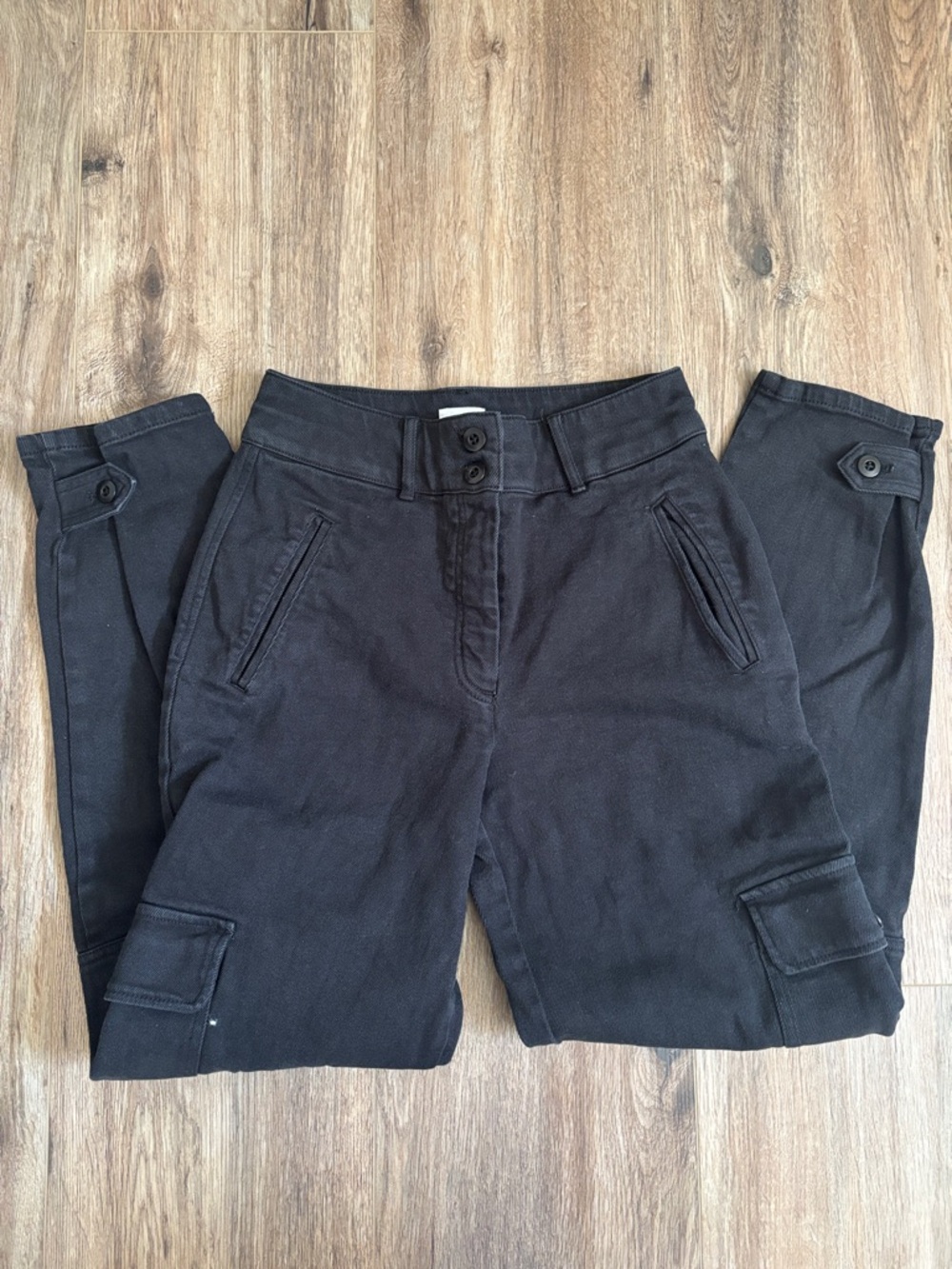Aritzia/Wilfred Free Black High-Waist Cargo Joggers
